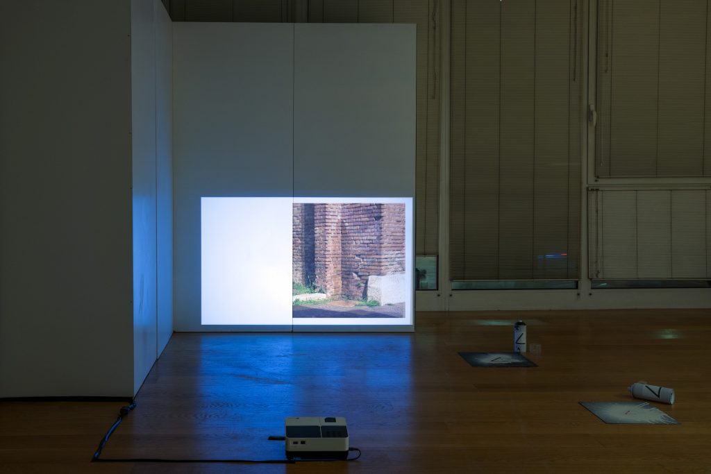 Chiara Ventura, Mi metto all'angolo (alone), 2021, Videoperformance, 17’00”